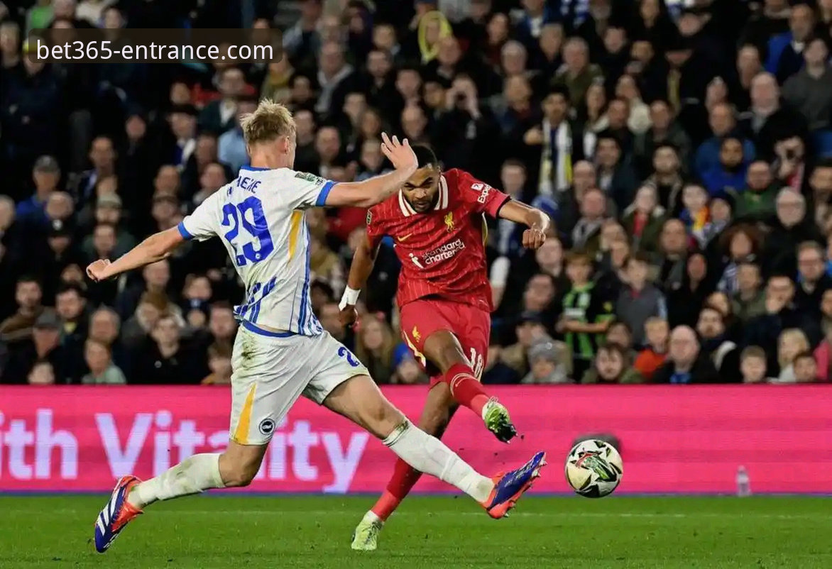 前瞻视角下的战术博弈：狼队坚韧防守 vs 利物浦高效进攻